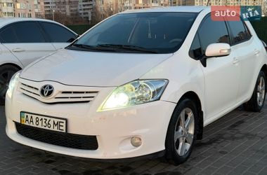 Хэтчбек Toyota Auris 2012 в Киеве