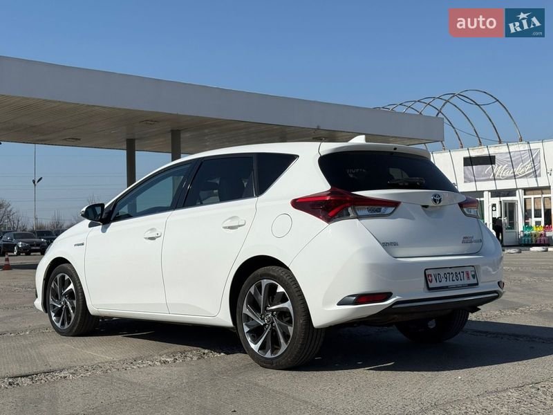 Хетчбек Toyota Auris 2016 в Ужгороді