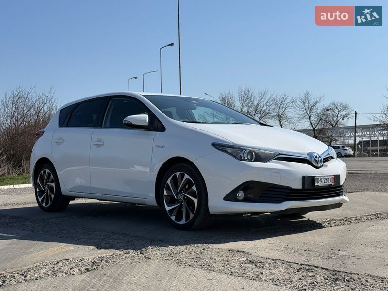 Хетчбек Toyota Auris 2016 в Ужгороді
