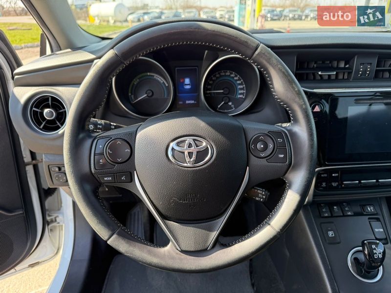 Хетчбек Toyota Auris 2016 в Ужгороді
