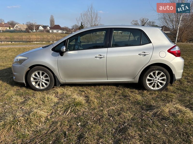 Хэтчбек Toyota Auris 2011 в Киеве