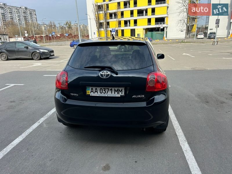 Хэтчбек Toyota Auris 2008 в Киеве