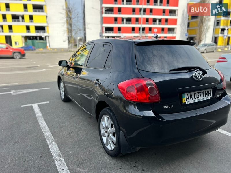 Хэтчбек Toyota Auris 2008 в Киеве