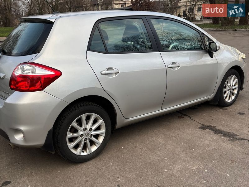 Хэтчбек Toyota Auris 2011 в Киеве
