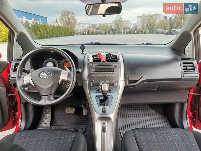Хетчбек Toyota Auris 2008 в Хмільнику