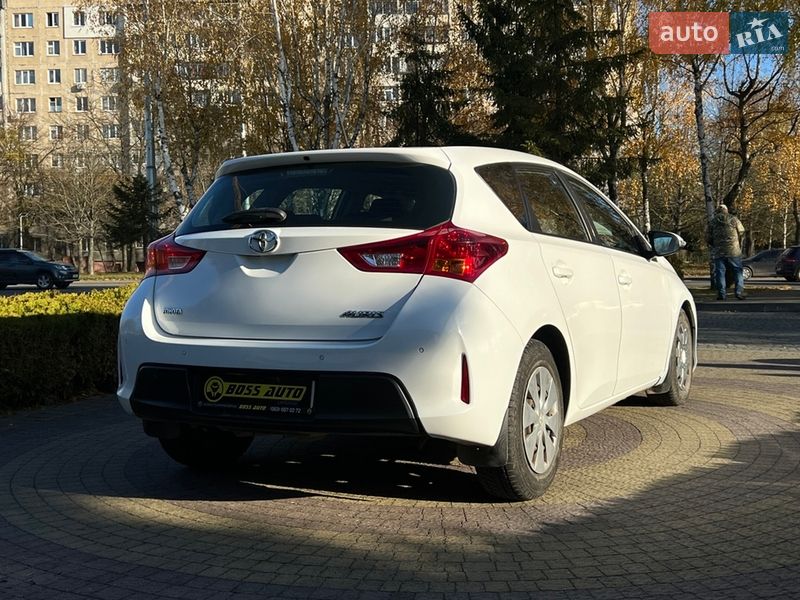 Хетчбек Toyota Auris 2014 в Львові