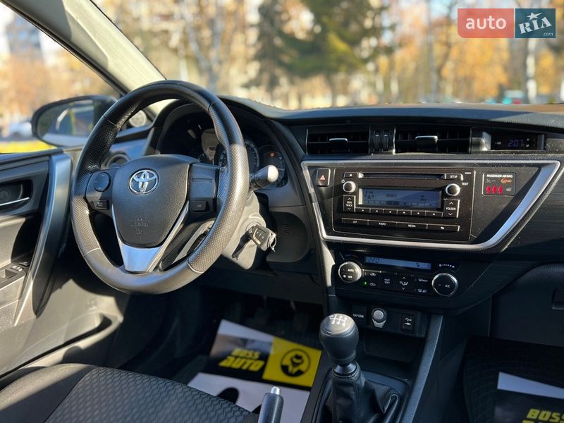 Хетчбек Toyota Auris 2014 в Львові