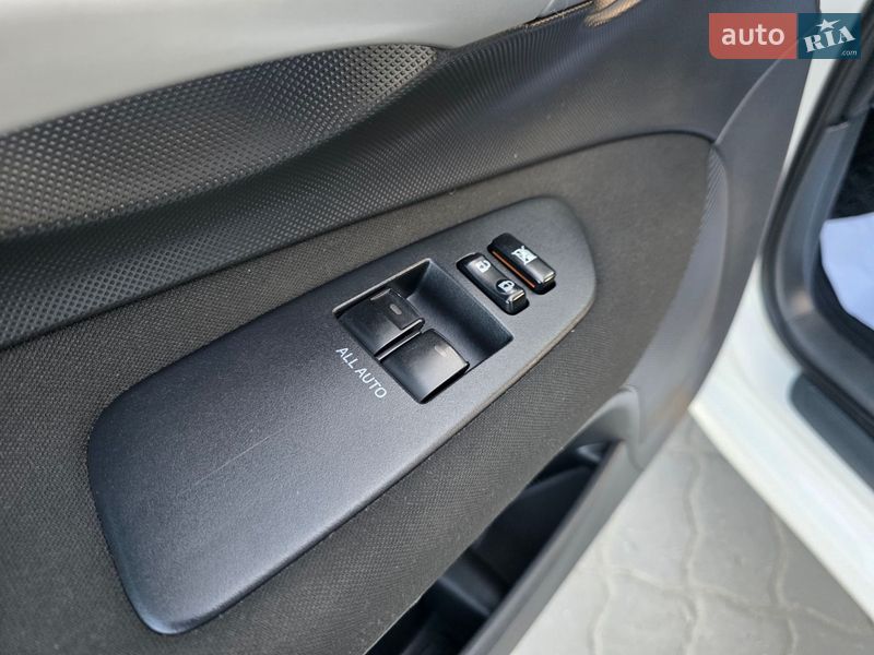 Хэтчбек Toyota Auris 2013 в Хмельницком фото 37 Хэтчбек Toyota Auris 2013 в Хмельницком