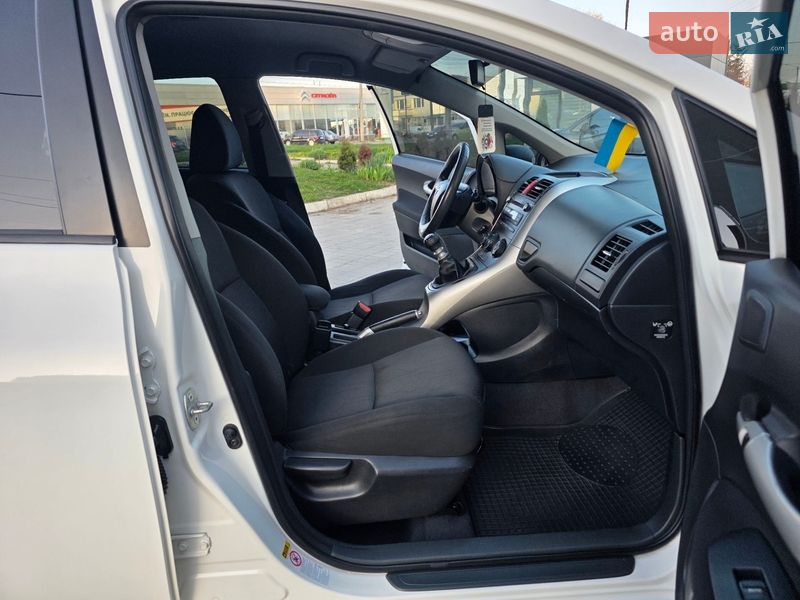 Хэтчбек Toyota Auris 2013 в Хмельницком фото 44 Хэтчбек Toyota Auris 2013 в Хмельницком