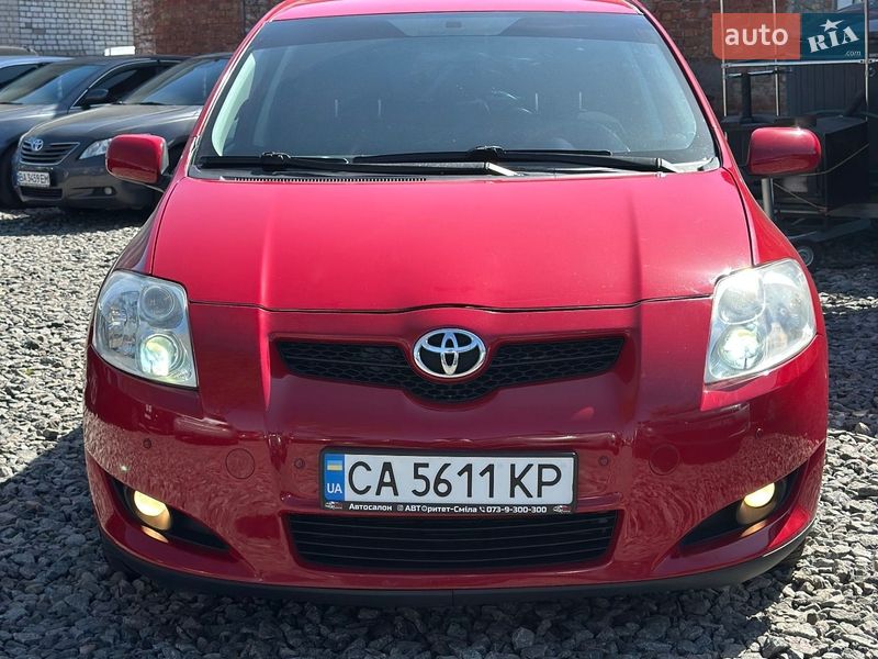 Хэтчбек Toyota Auris 2007 в Смеле
