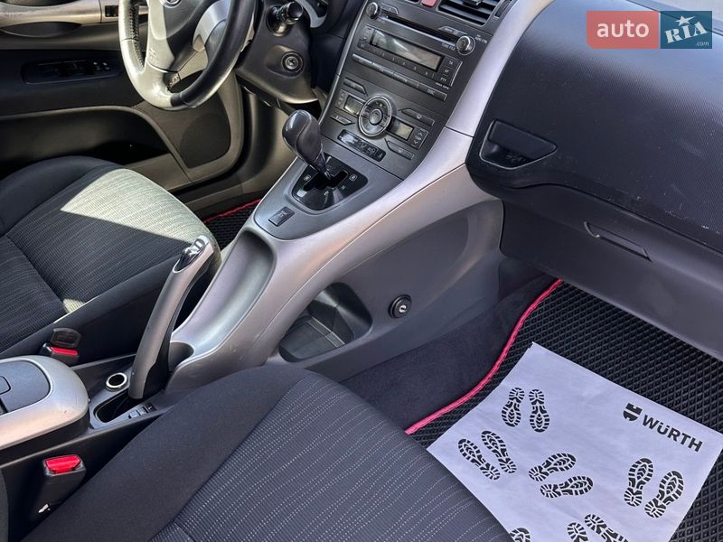 Хэтчбек Toyota Auris 2007 в Смеле