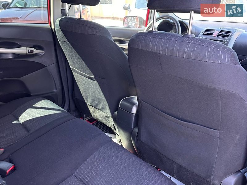 Хэтчбек Toyota Auris 2007 в Смеле