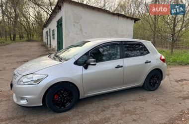 Хэтчбек Toyota Auris 2010 в Желтых Водах