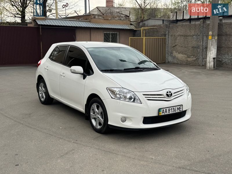 Toyota Auris 2012