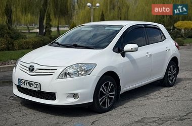 Хетчбек Toyota Auris 2010 в Сумах