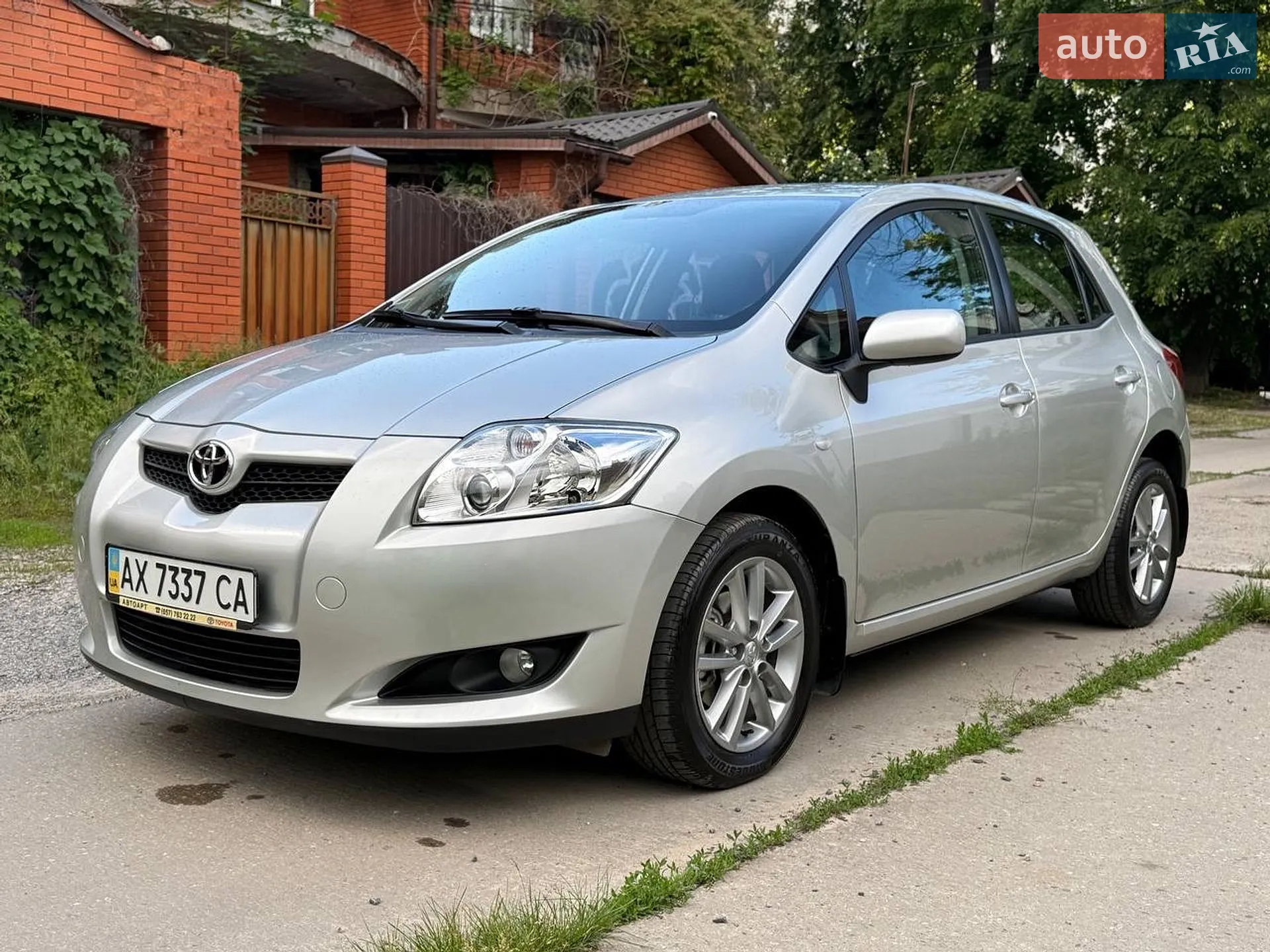 2010 Toyota Auris - фото 1