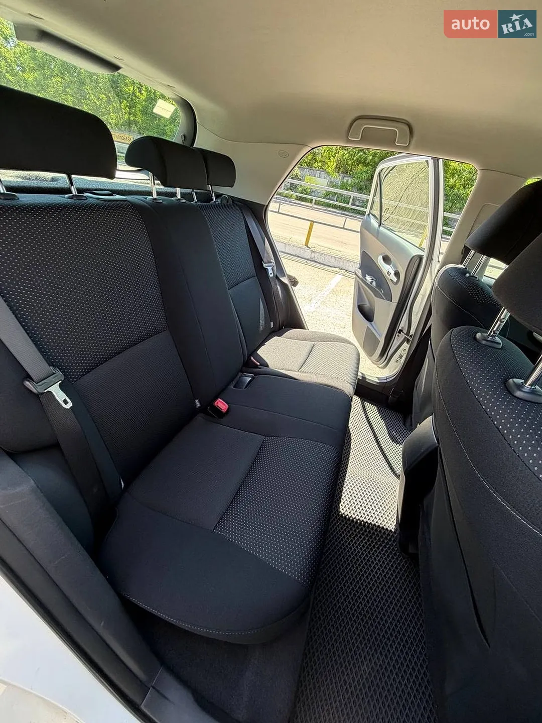 2012 Toyota Auris - мініатюра 18