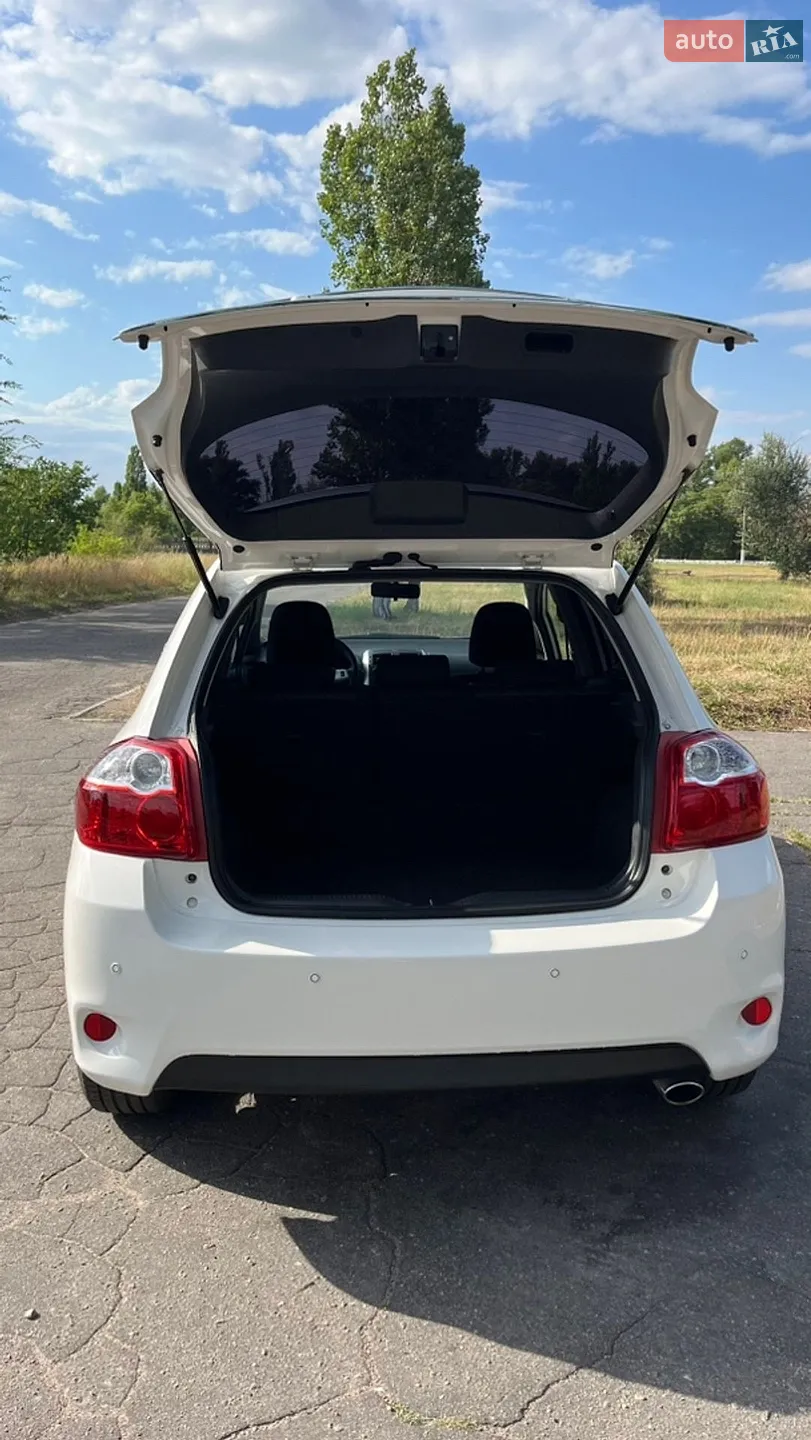 2010 Toyota Auris - мініатюра 10