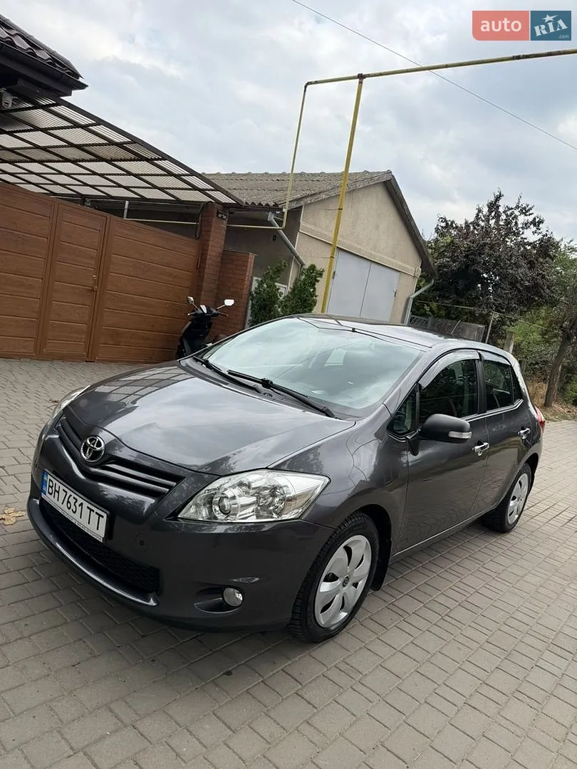 2011 Toyota Auris - мініатюра 2