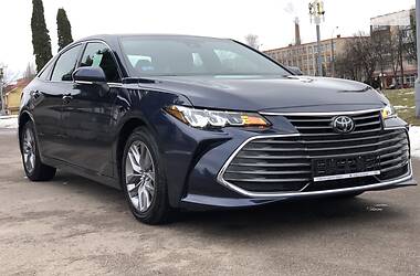 Седан Toyota Avalon 2019 в Ровно