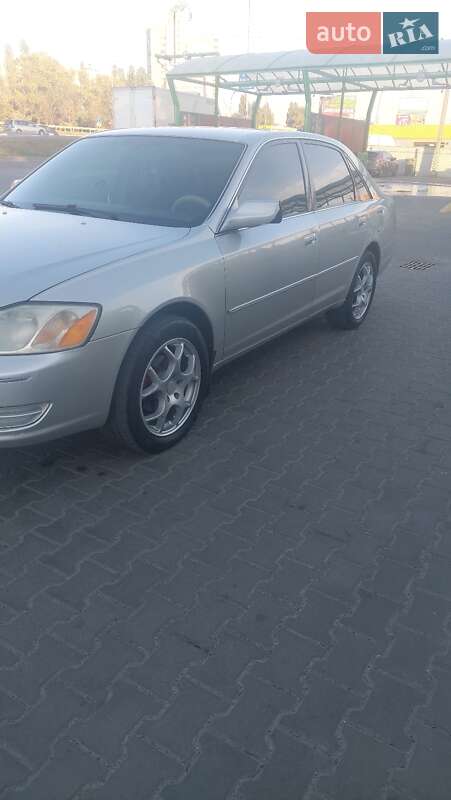 Седан Toyota Avalon 2002 в Киеве