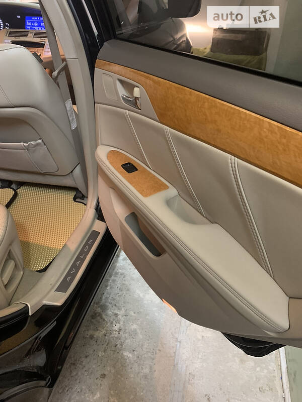 Седан Toyota Avalon 2007 в Киеве