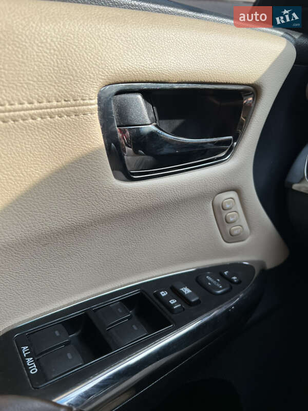 Седан Toyota Avalon 2017 в Кам'янському