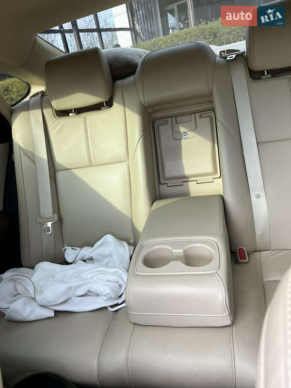 Седан Toyota Avalon 2017 в Кам'янському