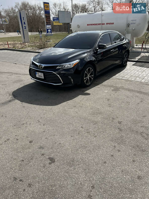 Седан Toyota Avalon 2017 в Кам'янському