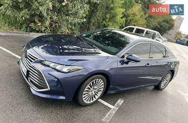 Седан Toyota Avalon 2019 в Киеве