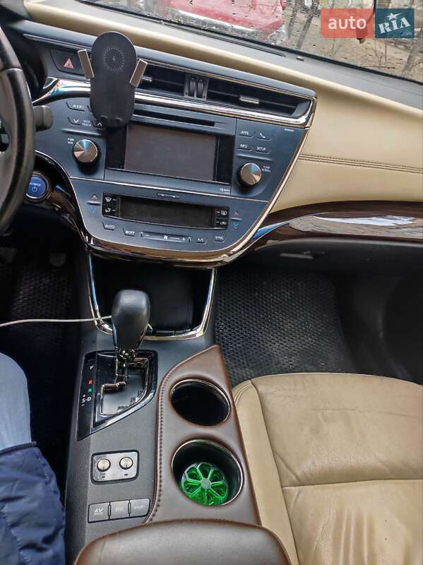 Седан Toyota Avalon 2013 в Киеве