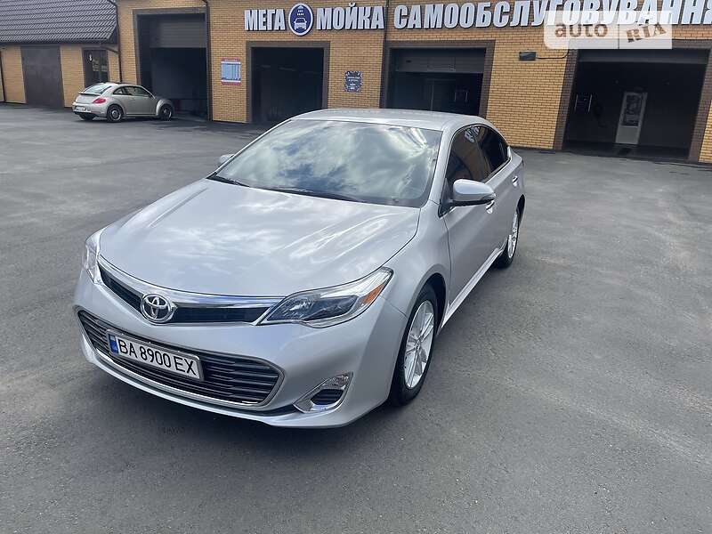 Седан Toyota Avalon 2013 в Благовіщенську