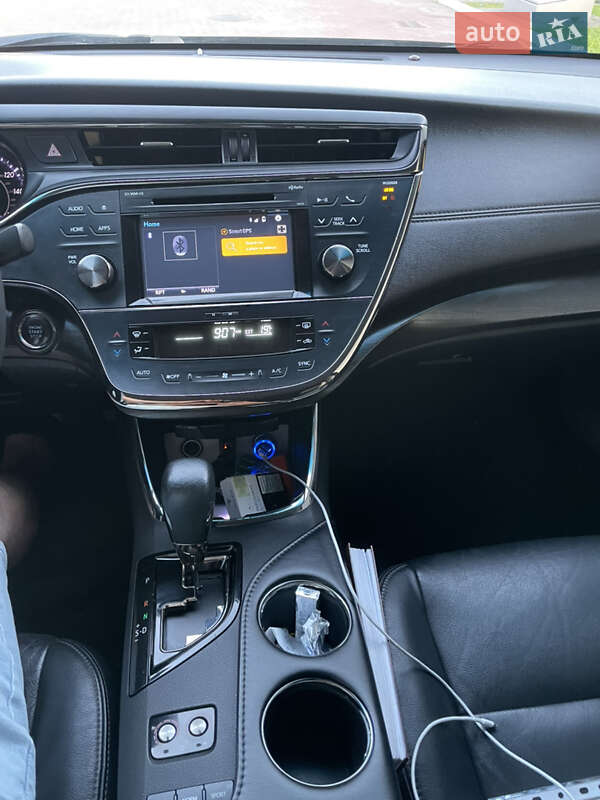Седан Toyota Avalon 2016 в Дубно