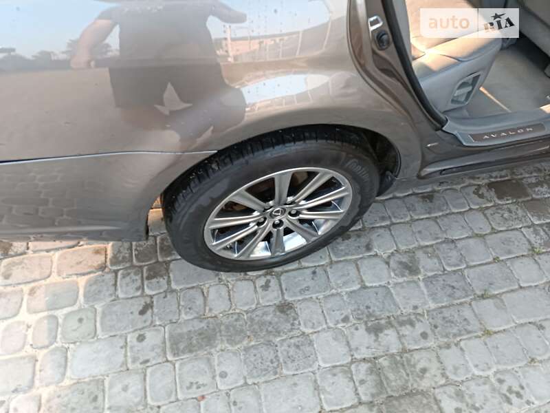 Седан Toyota Avalon 2007 в Львове