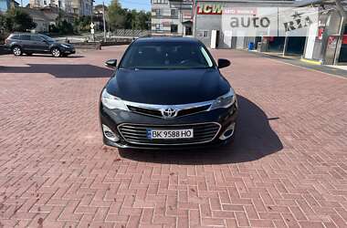 Седан Toyota Avalon 2014 в Ровно