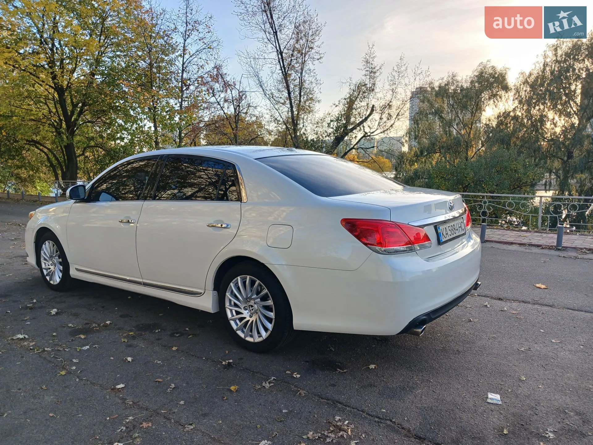 2010 Toyota Avalon - мініатюра 10
