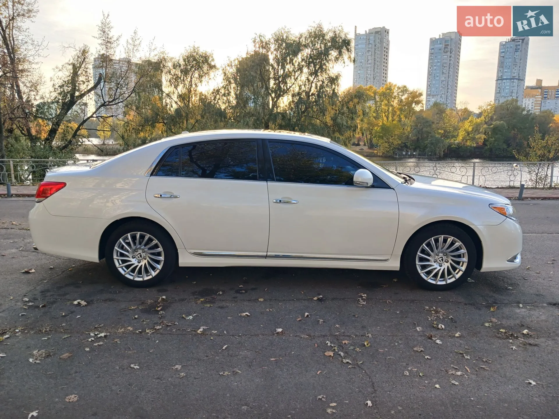 2010 Toyota Avalon - мініатюра 4