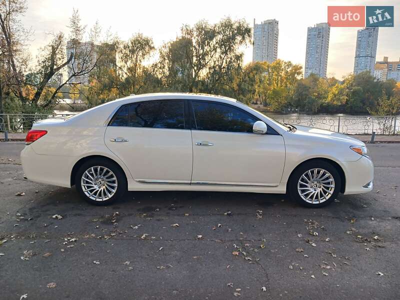 Седан Toyota Avalon 2010 в Києві