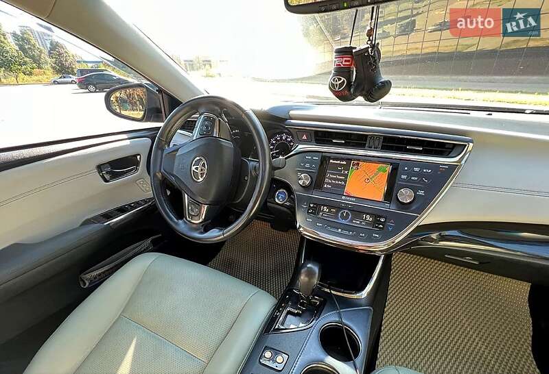 Седан Toyota Avalon 2013 в Львове