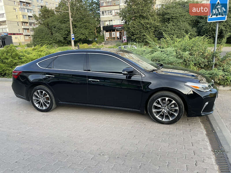 Седан Toyota Avalon 2016 в Дубно