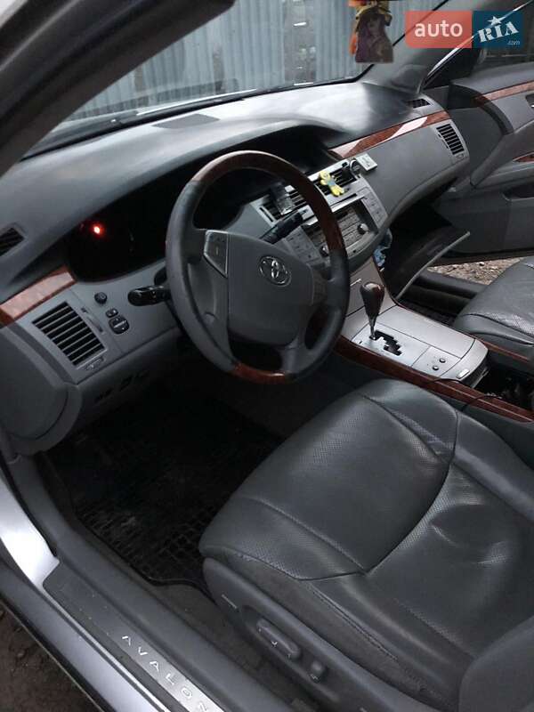 Седан Toyota Avalon 2006 в Теплике