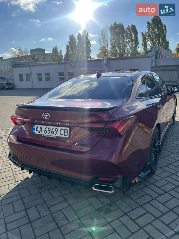 Седан Toyota Avalon 2019 в Києві