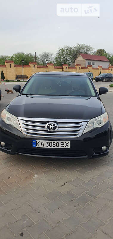 Седан Toyota Avalon 2011 в Измаиле