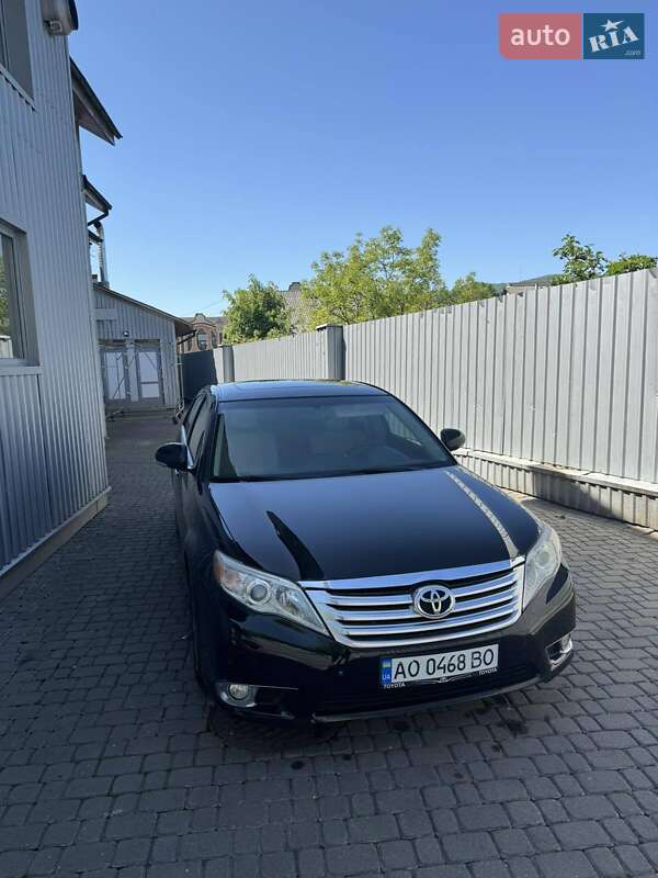 Седан Toyota Avalon 2011 в Виноградове