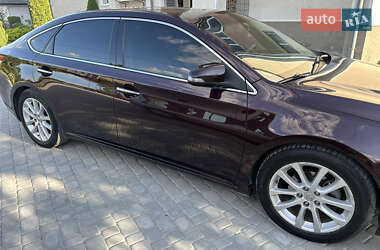 Седан Toyota Avalon 2013 в Золочеве