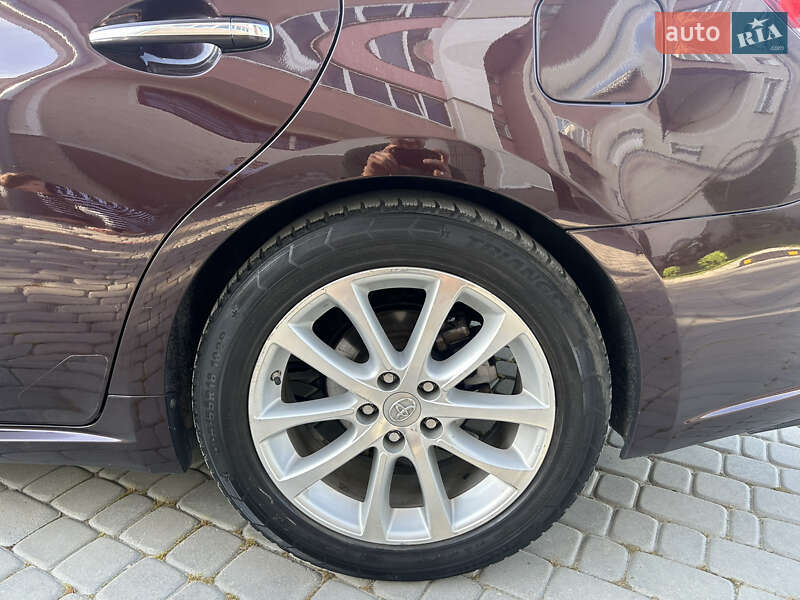 Седан Toyota Avalon 2013 в Золочеві