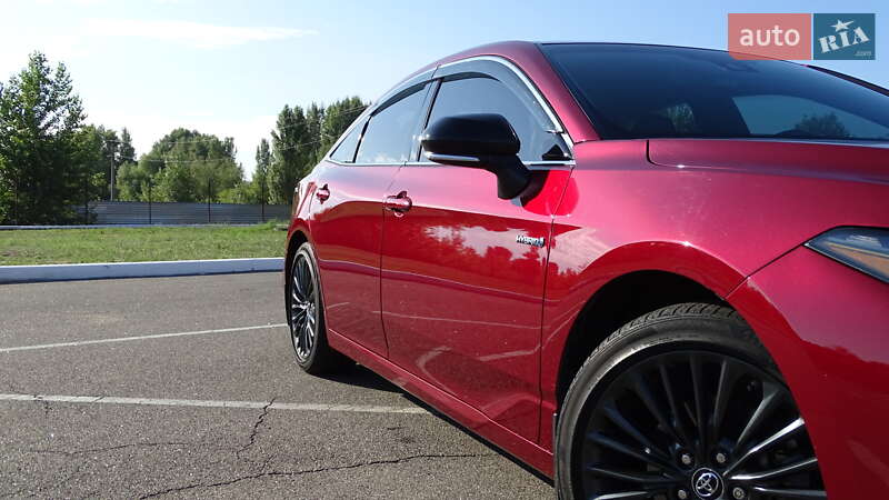Седан Toyota Avalon 2019 в Киеве