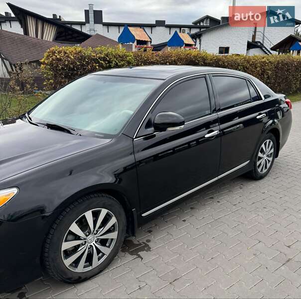 Седан Toyota Avalon 2011 в Косове