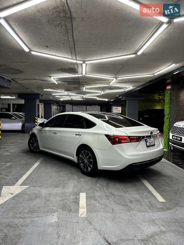 Седан Toyota Avalon 2016 в Одесі