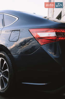 Седан Toyota Avalon 2015 в 